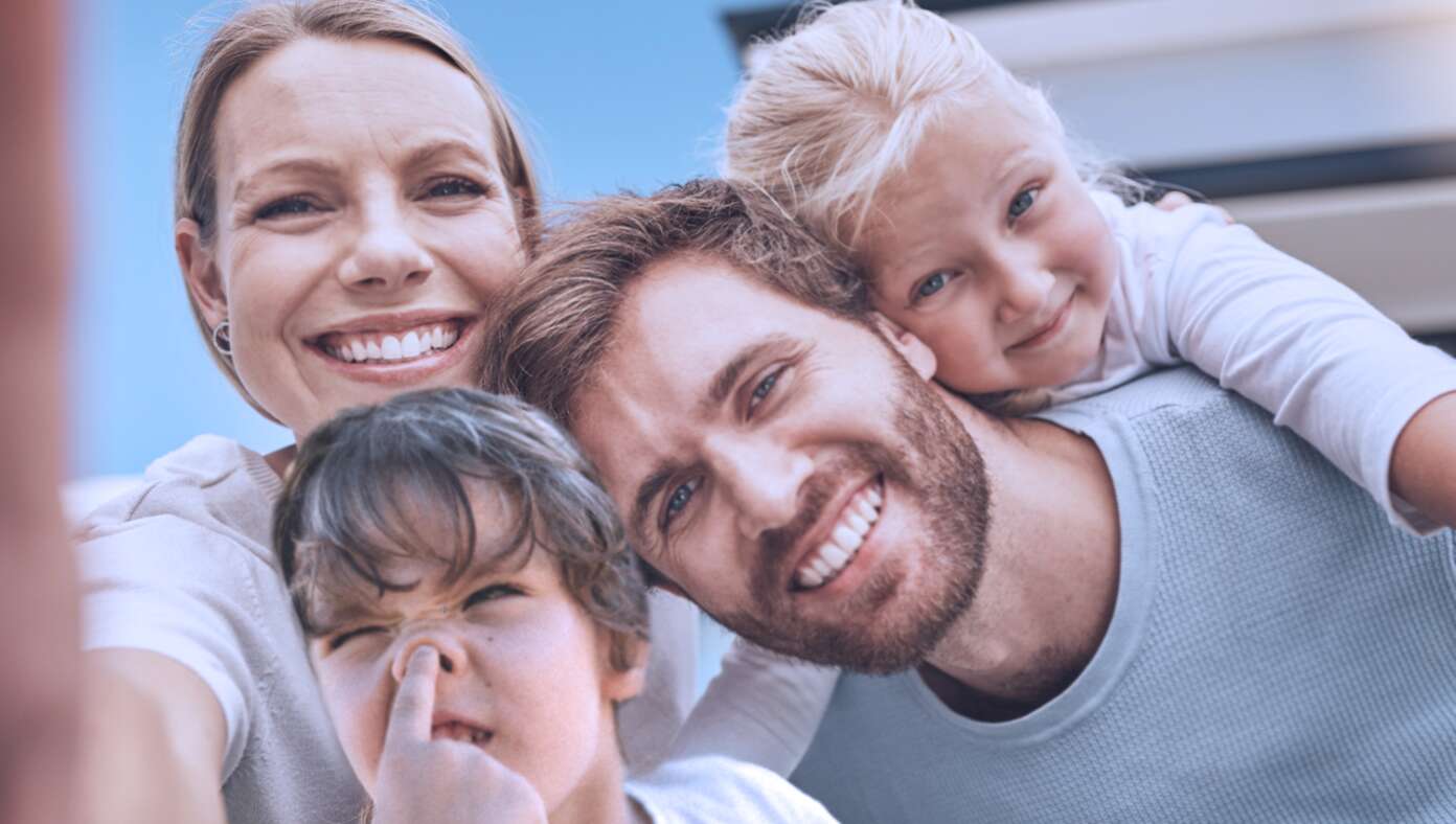 NextImg:Family Picture Once Again Ruined By Aiden