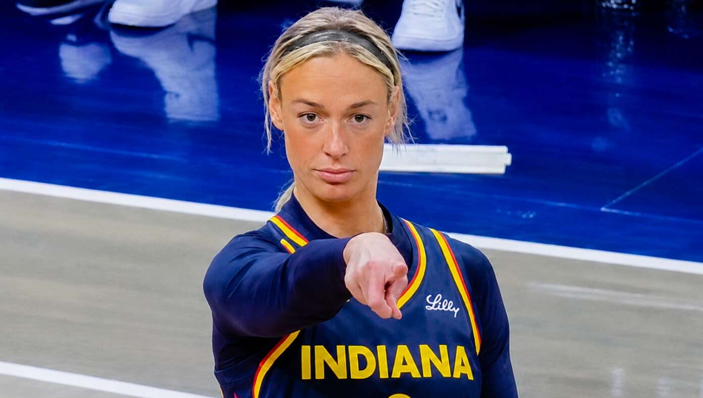 In Most Exciting Moment In History Of WNBA, Woman Points At Other Woman - Article image
