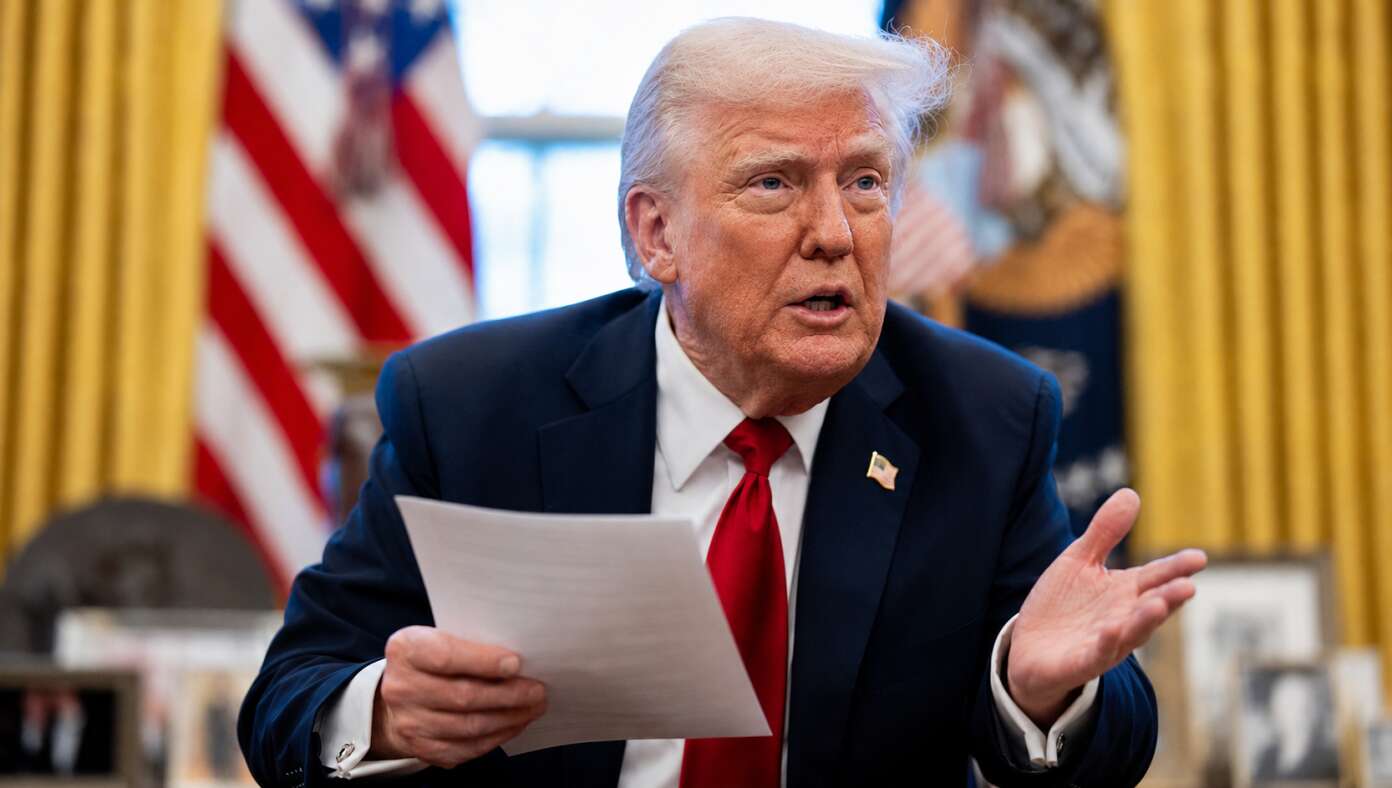 ‘How Do You Spell Gazongas?’ Asks Trump While Drafting Up Job Posting For New Press Secretary