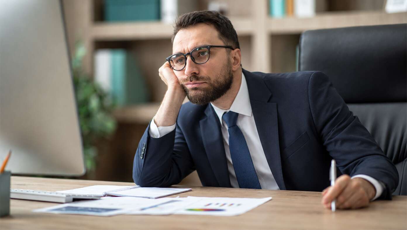 Man Returns To Work From Long Weekend Refreshed And Ready To Give Mediocre Effort - Article image
